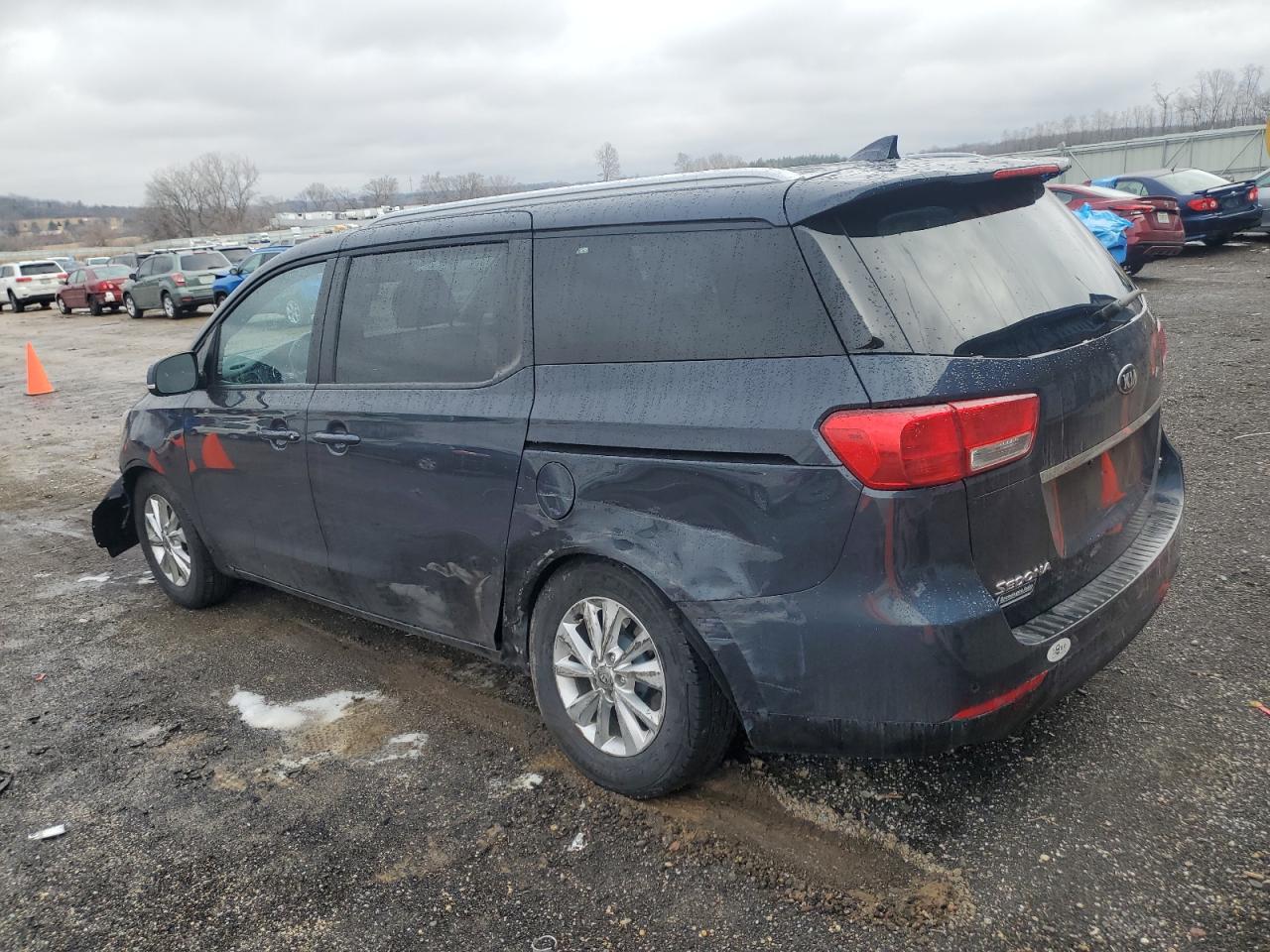 2016 Kia Sedona - Image 2
