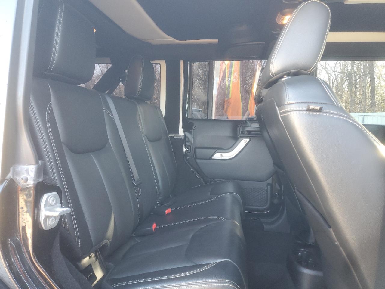 2016 Jeep Wrangler - Image 10