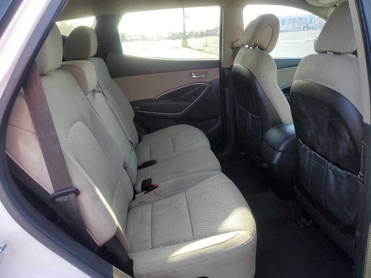 2017 Hyundai Santa Fe - Image 11