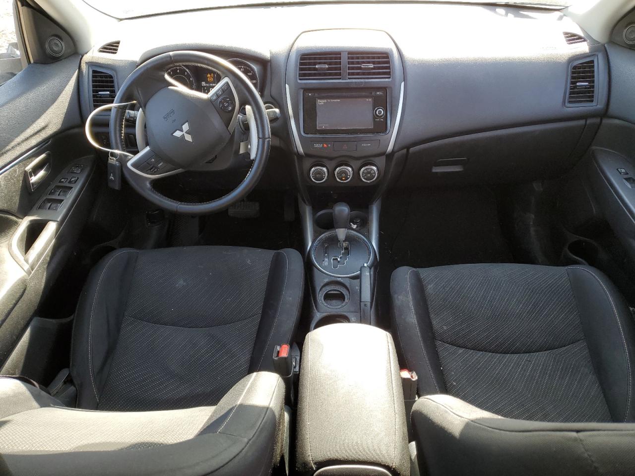 2014 Mitsubishi Outlander - Image 8