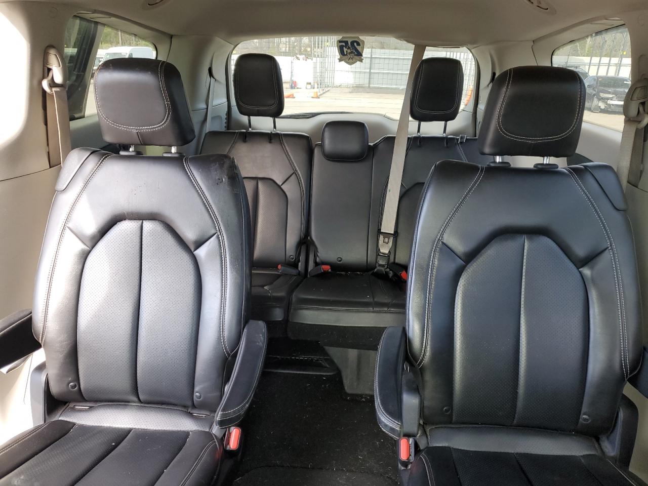 2020 Chrysler Voyager - Image 10