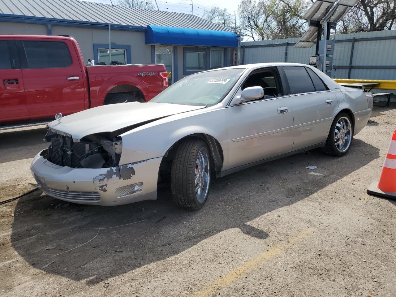 2005 Cadillac Deville zu verkaufen in Wichita, KS - Front End
