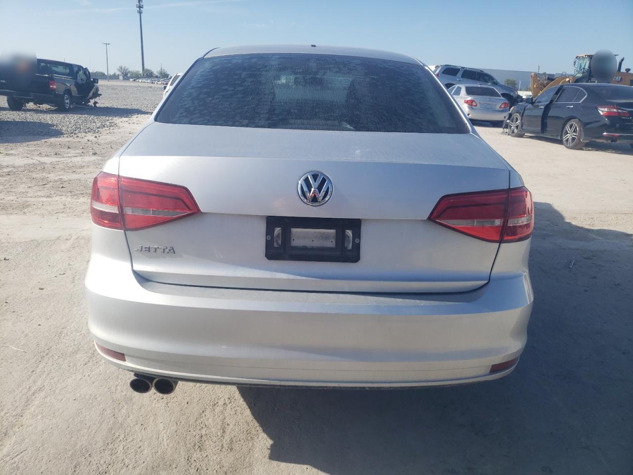 2015 Volkswagen Jetta - Image 6