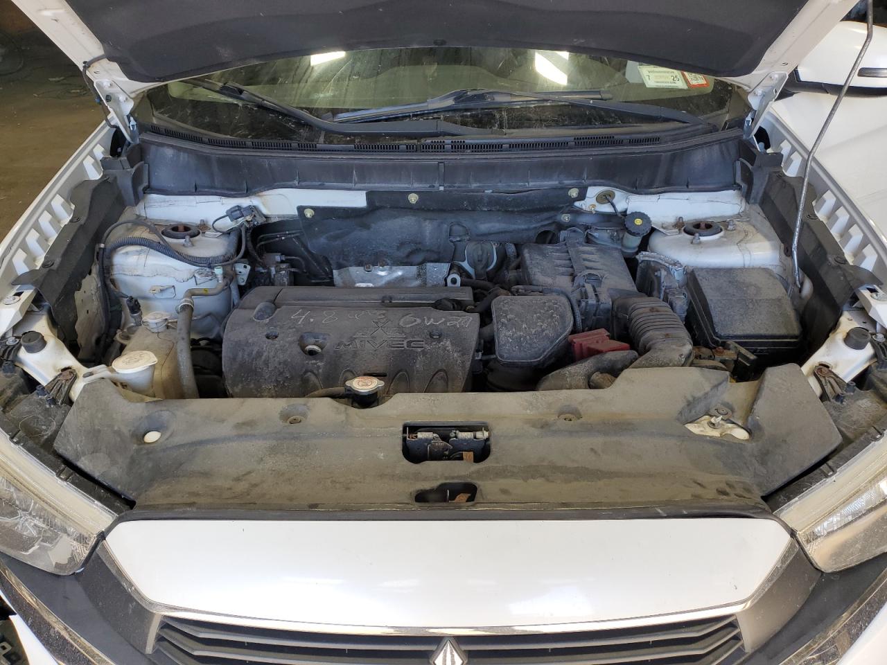 2016 Mitsubishi Outlander - Image 12