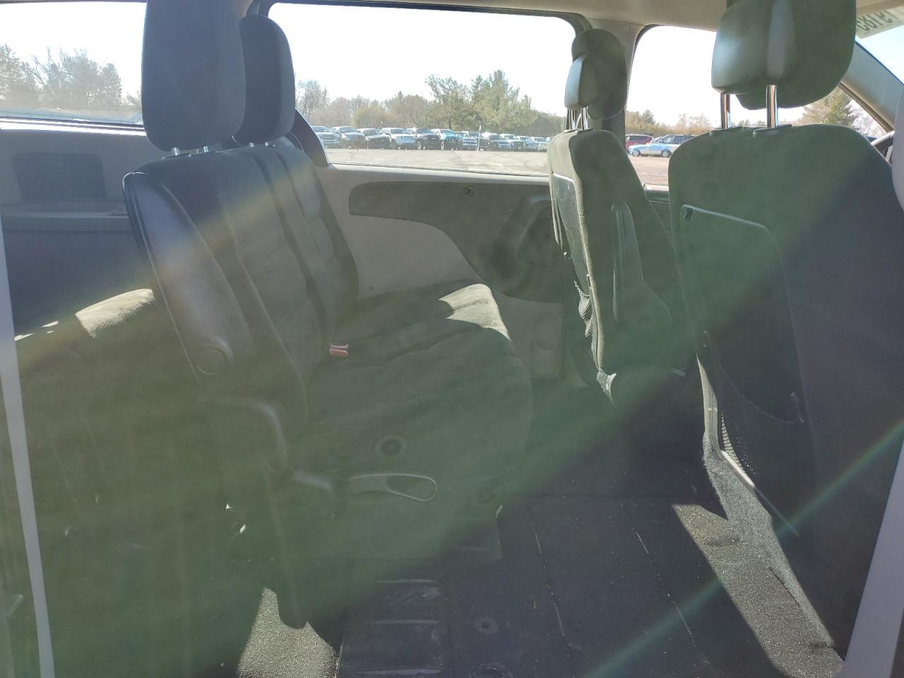 2015 Dodge Caravan - Image 11