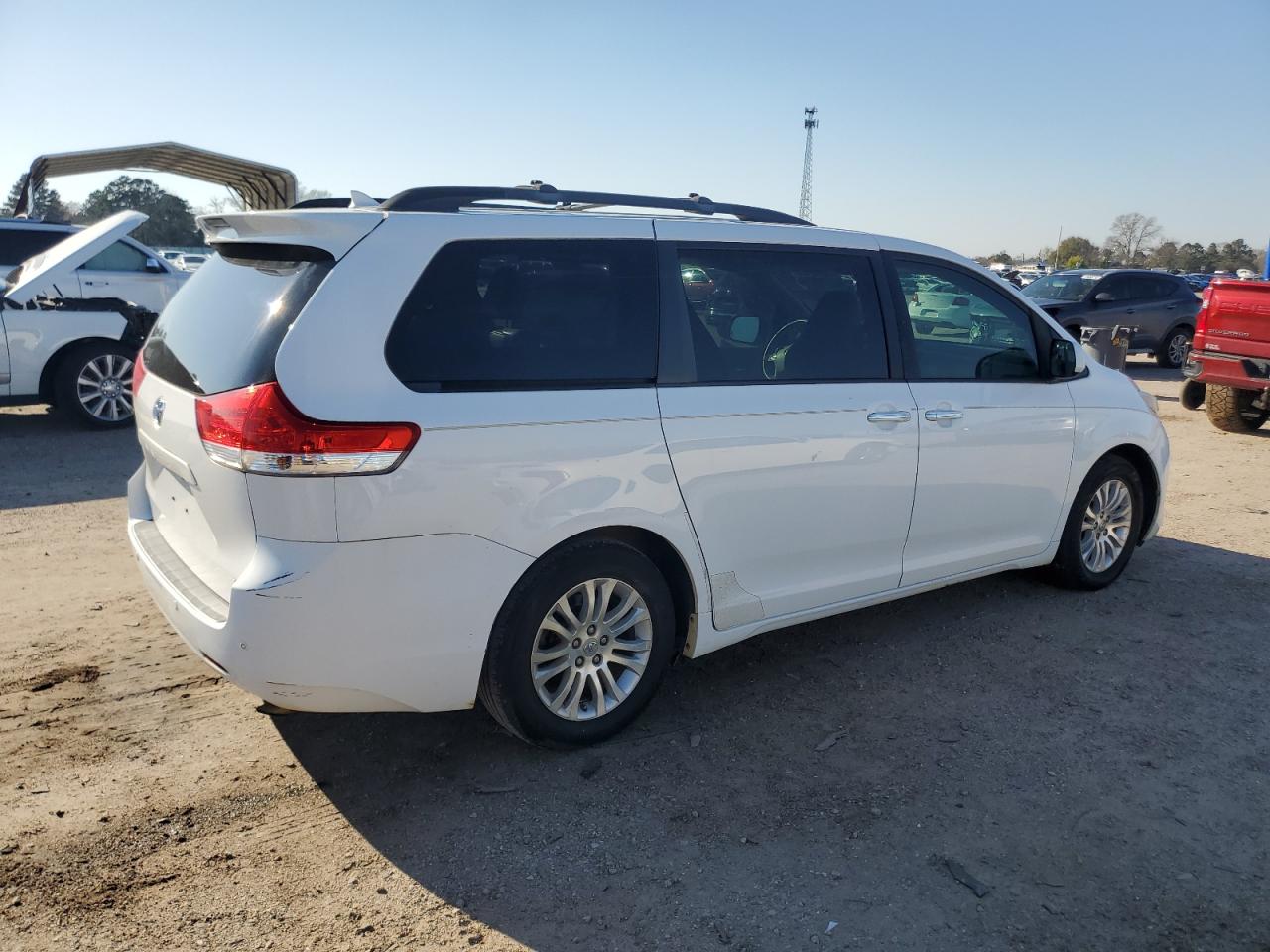 2013 Toyota Sienna - Image 3