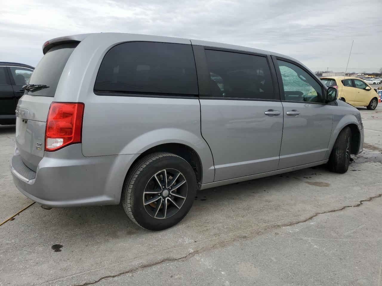 2018 Dodge Caravan - Image 3