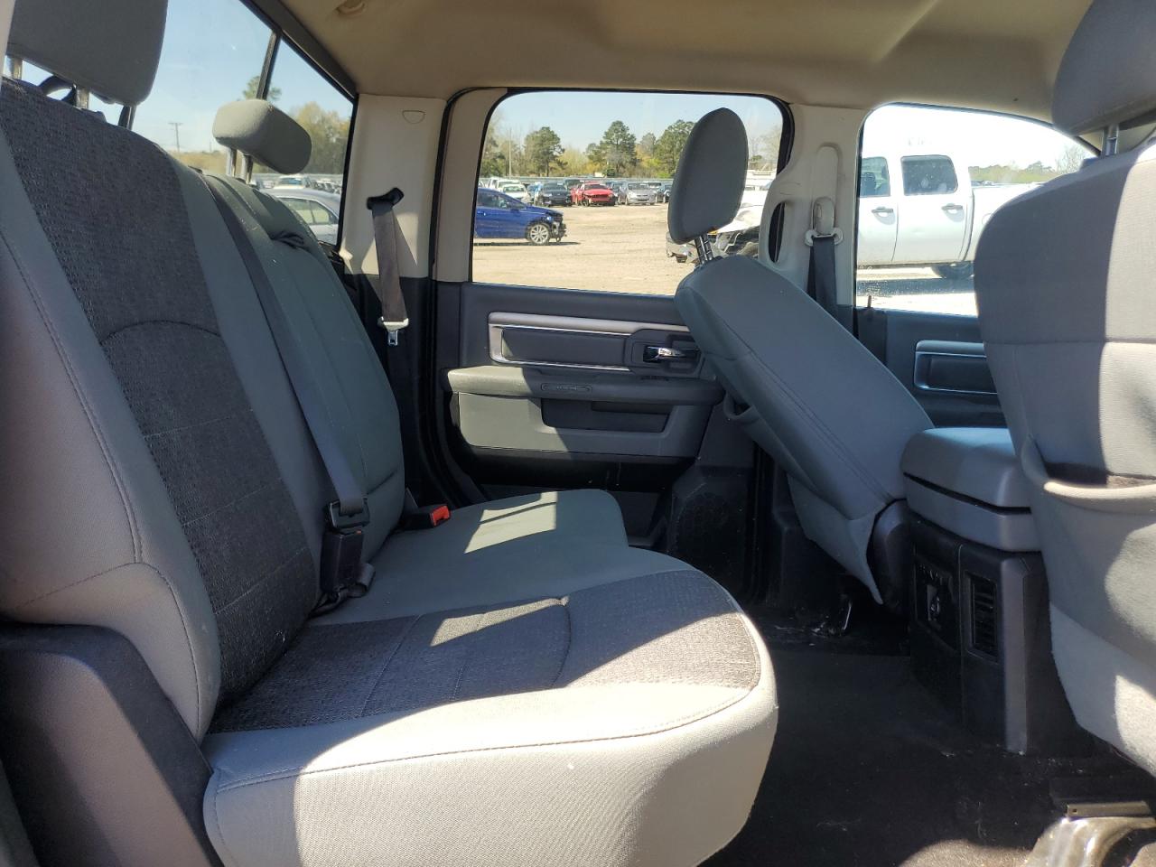 2014 RAM 1500 - Image 10