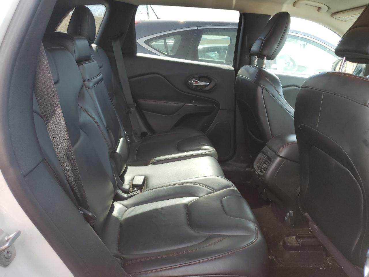 2015 Jeep Cherokee - Image 11