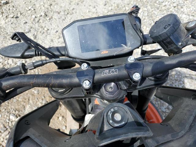 2023 KTM 890 DUKE R