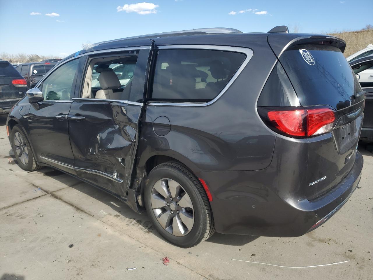 2018 Chrysler Pacifica - Image 2