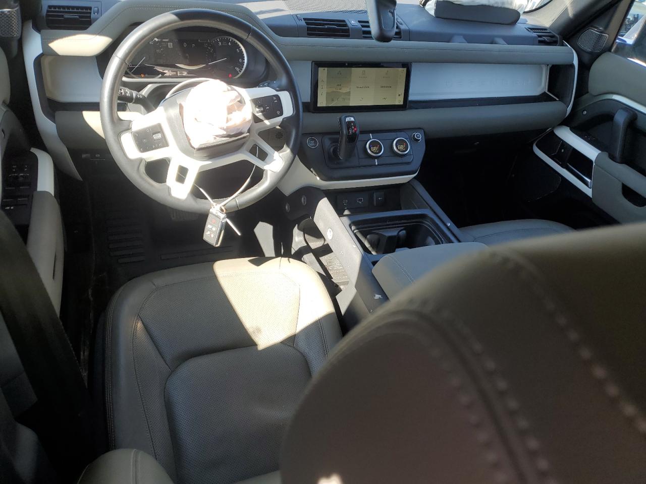 2023 Land Rover Defender - Image 8