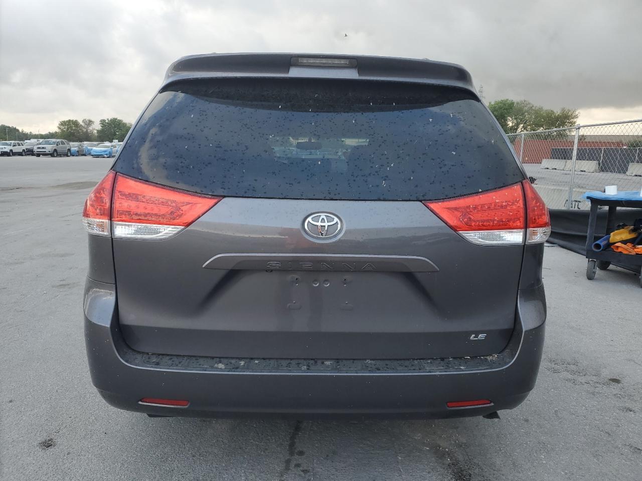 2011 Toyota Sienna - Image 6