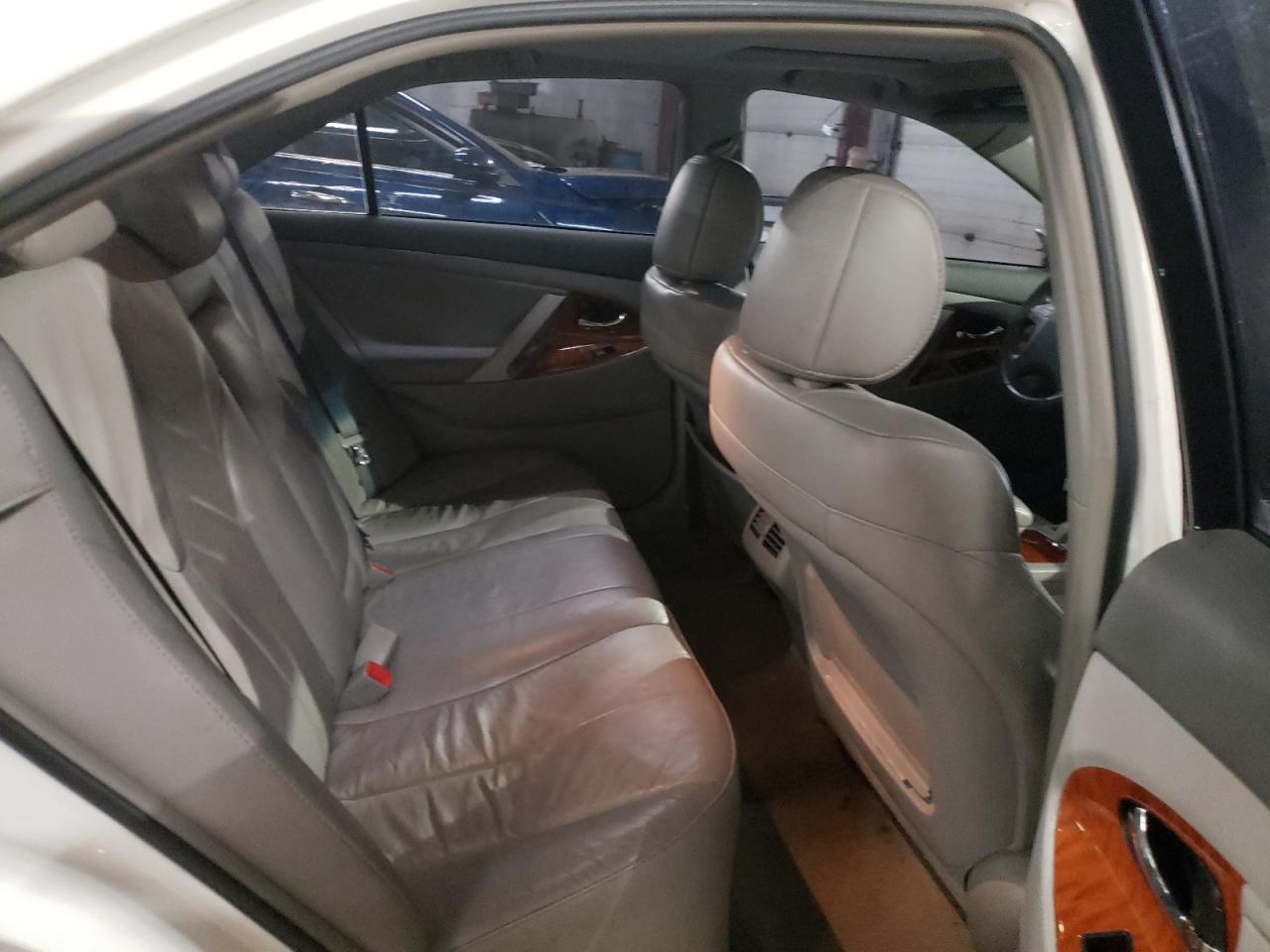 2010 Toyota Camry - Image 10