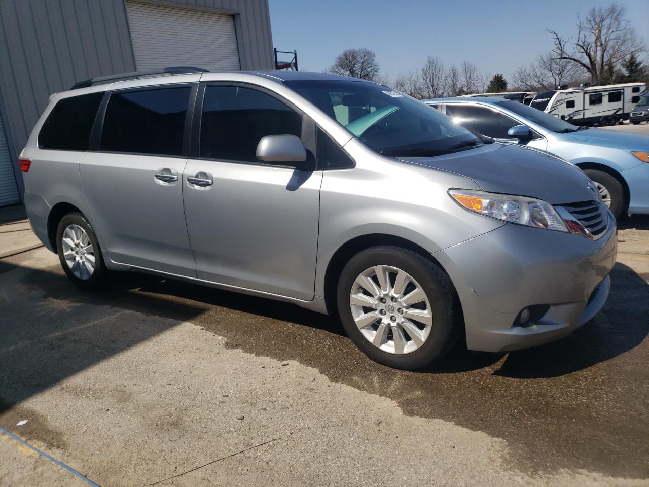 2015 Toyota Sienna - Image 4