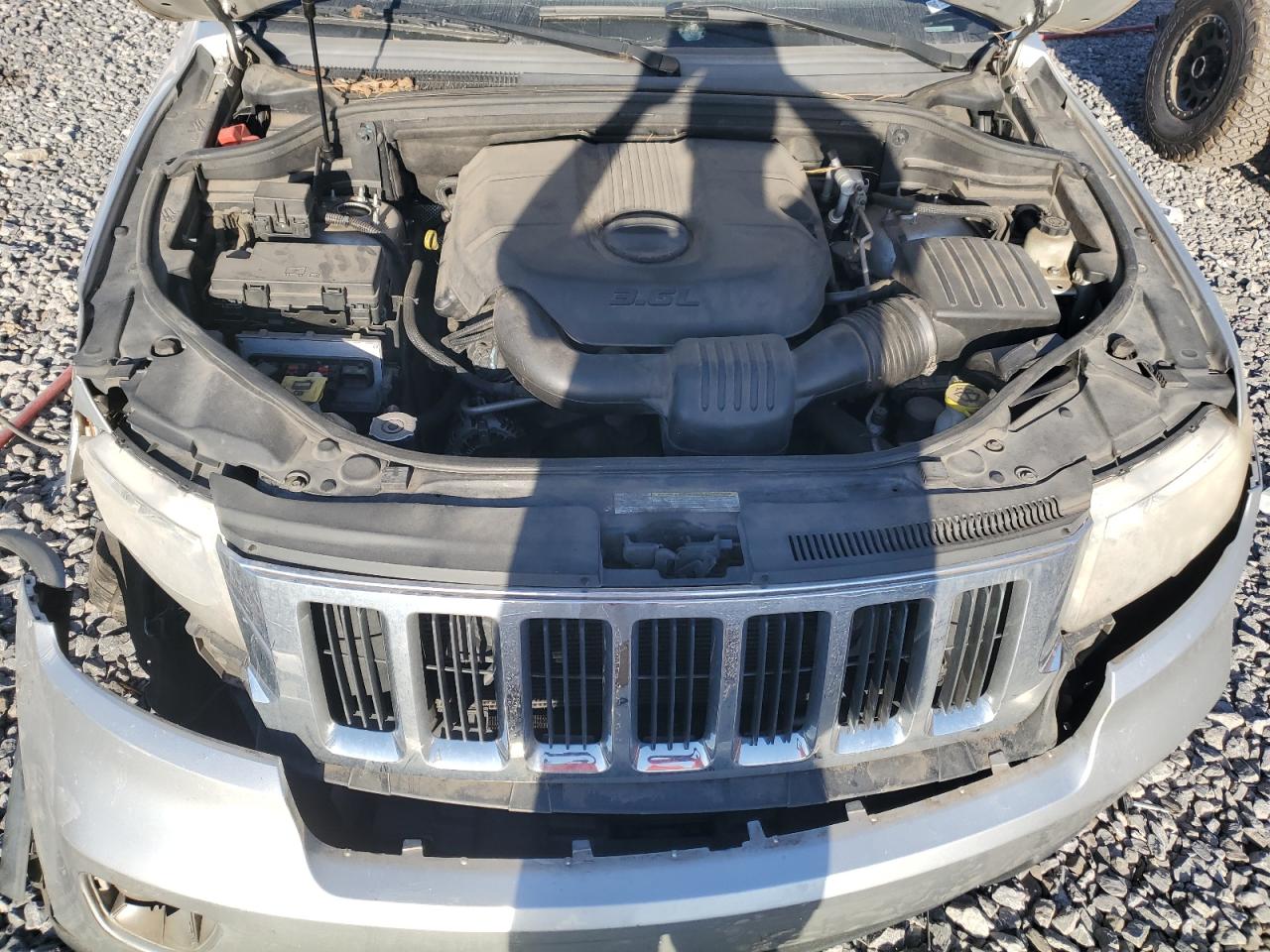 2011 Jeep Grand Cherokee - Image 12