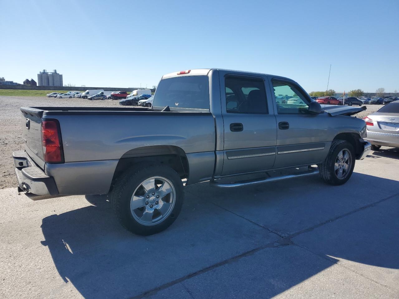 2007 Chevrolet Silverado - Image 3