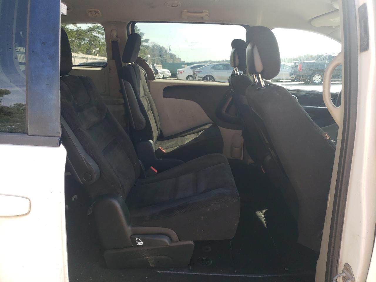 2015 Dodge Caravan - Image 11