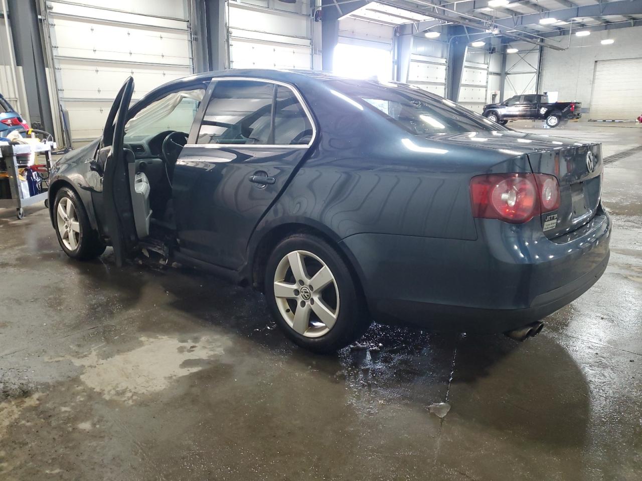 2009 Volkswagen Jetta - Image 2