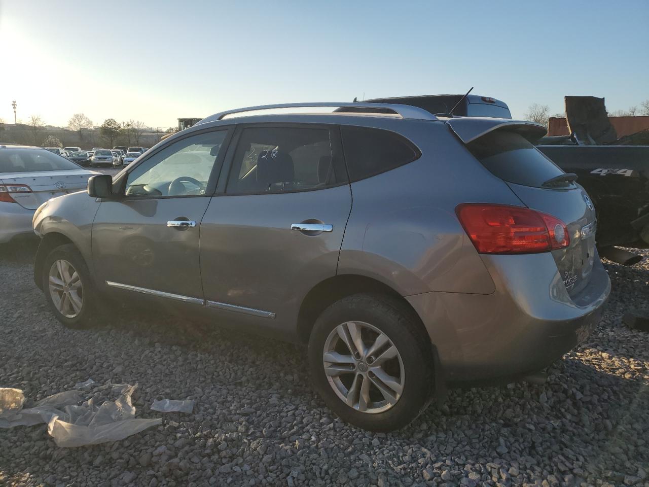 2015 Nissan Rogue - Image 2