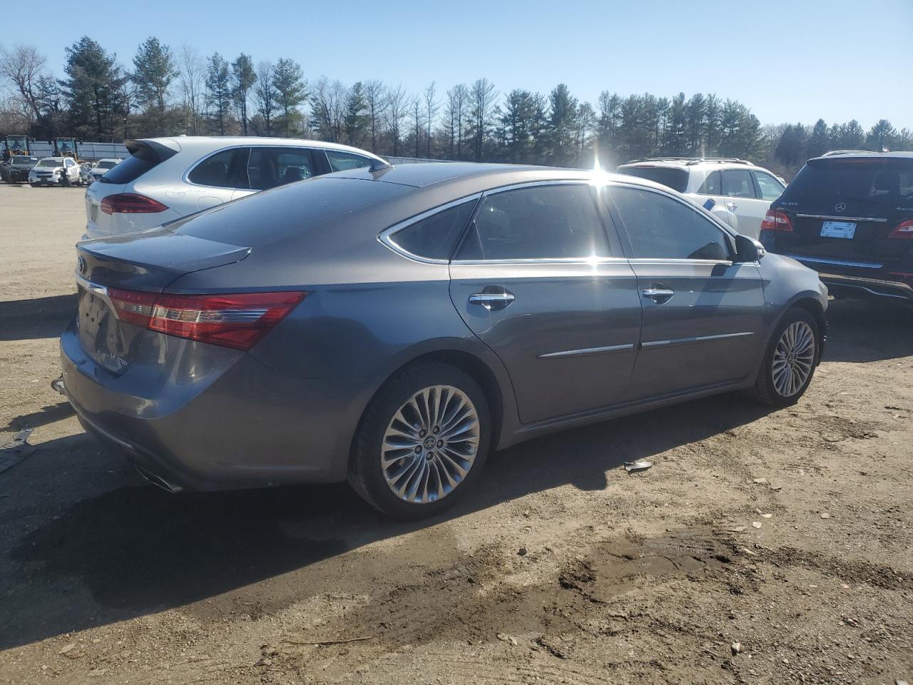 2018 Toyota Avalon - Image 3