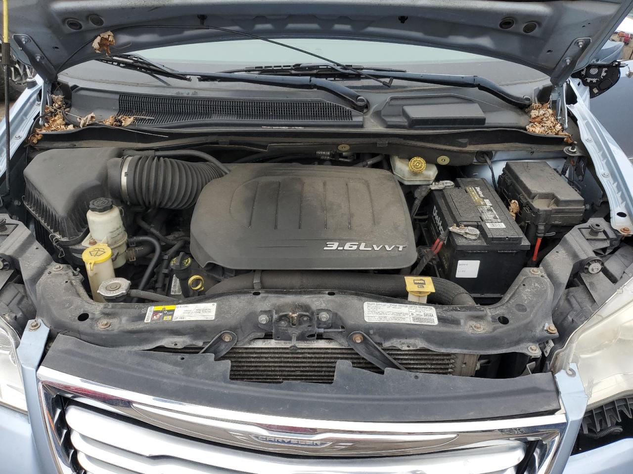2013 Chrysler Town & Country - Image 12