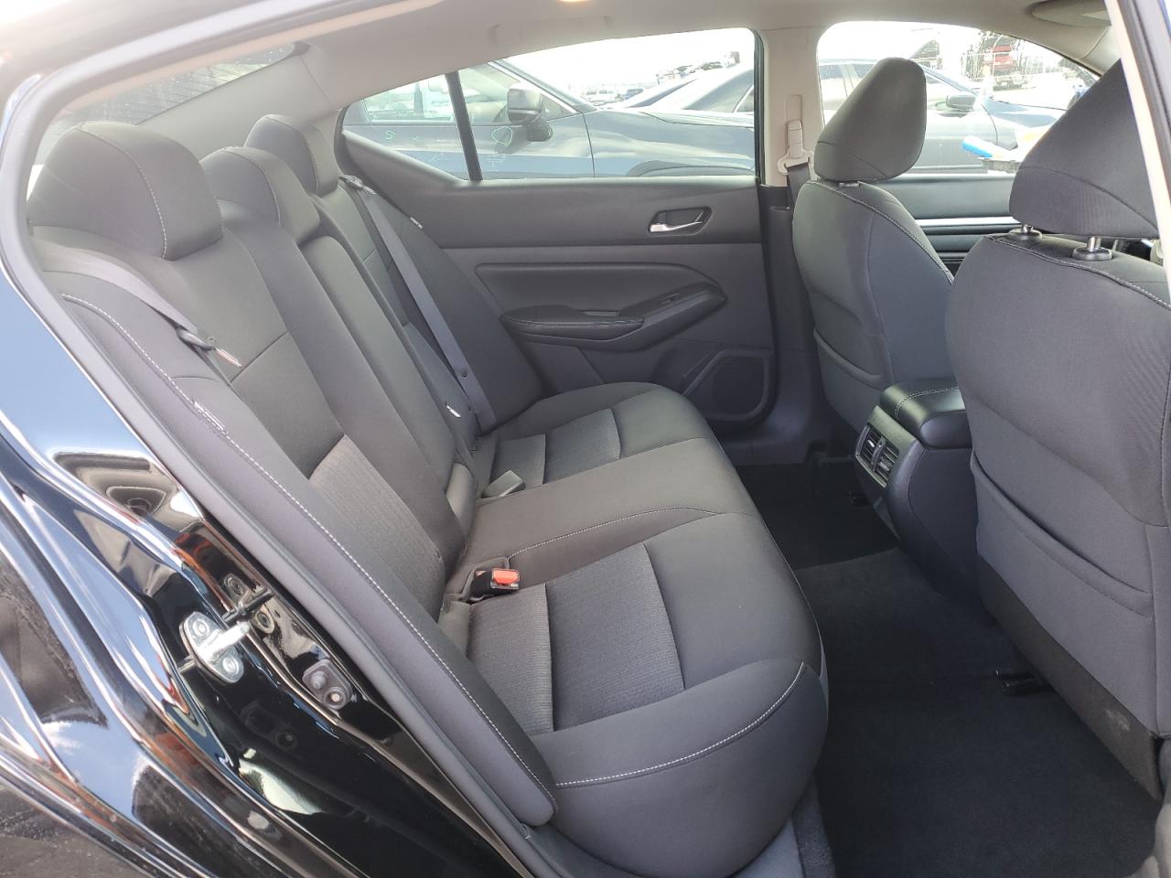 2019 Nissan Altima - Image 10