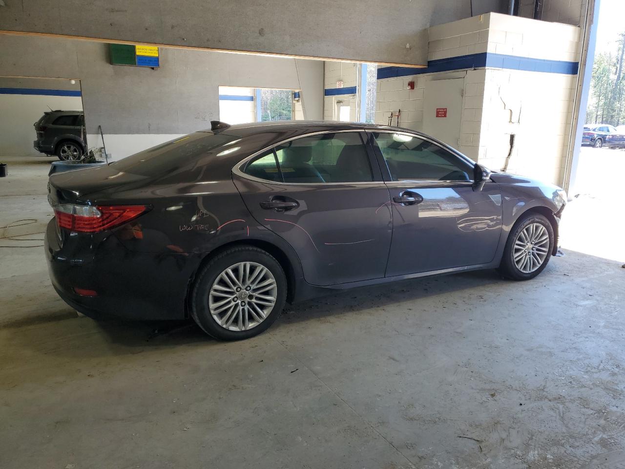 2015 Lexus ES - Image 3