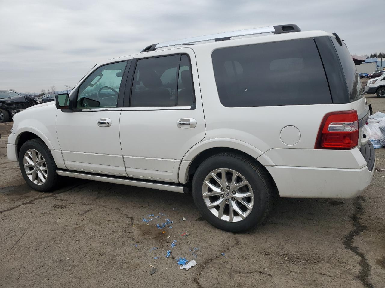 2015 Ford Expedition - Image 2