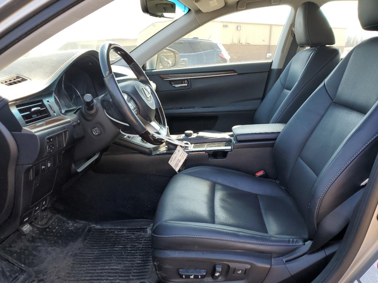 2016 Lexus ES - Image 7