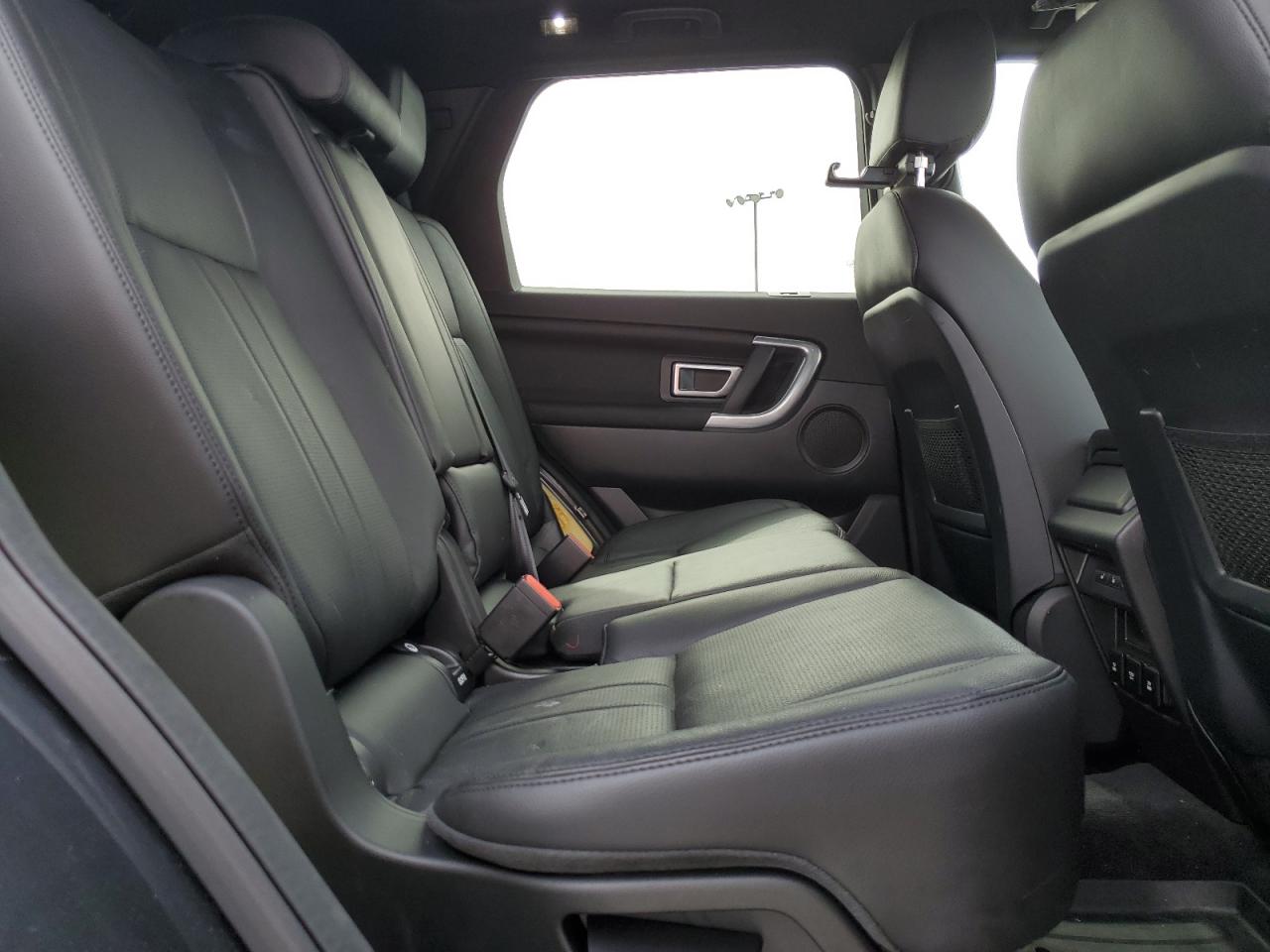 2019 Land Rover Discovery - Image 11