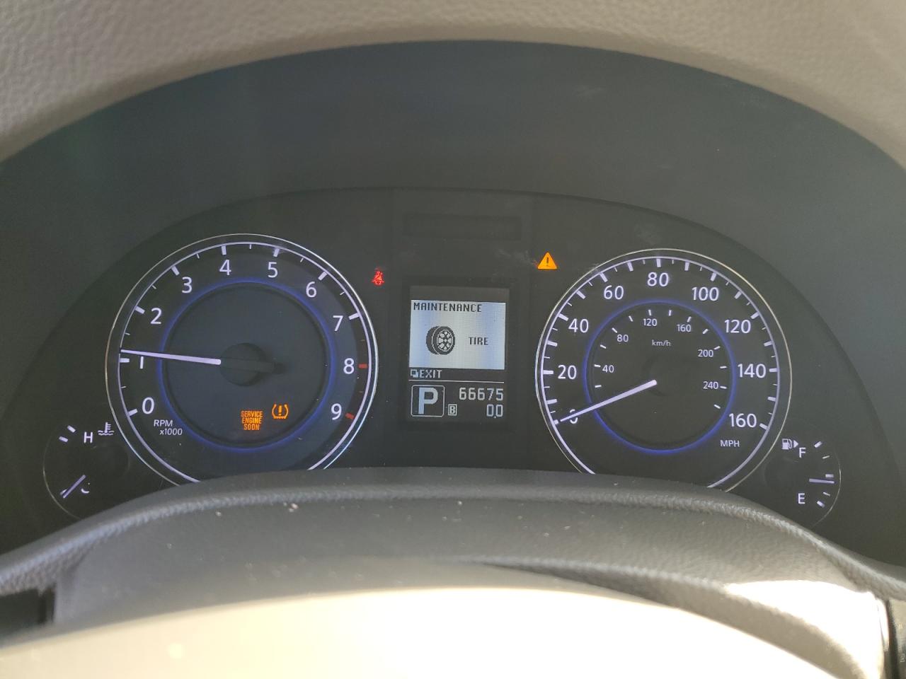 2015 Infiniti Q40 - Image 9