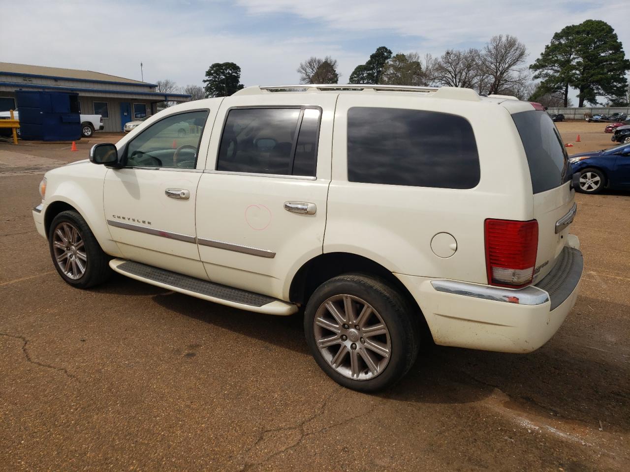 2008 Chrysler Aspen - Image 2
