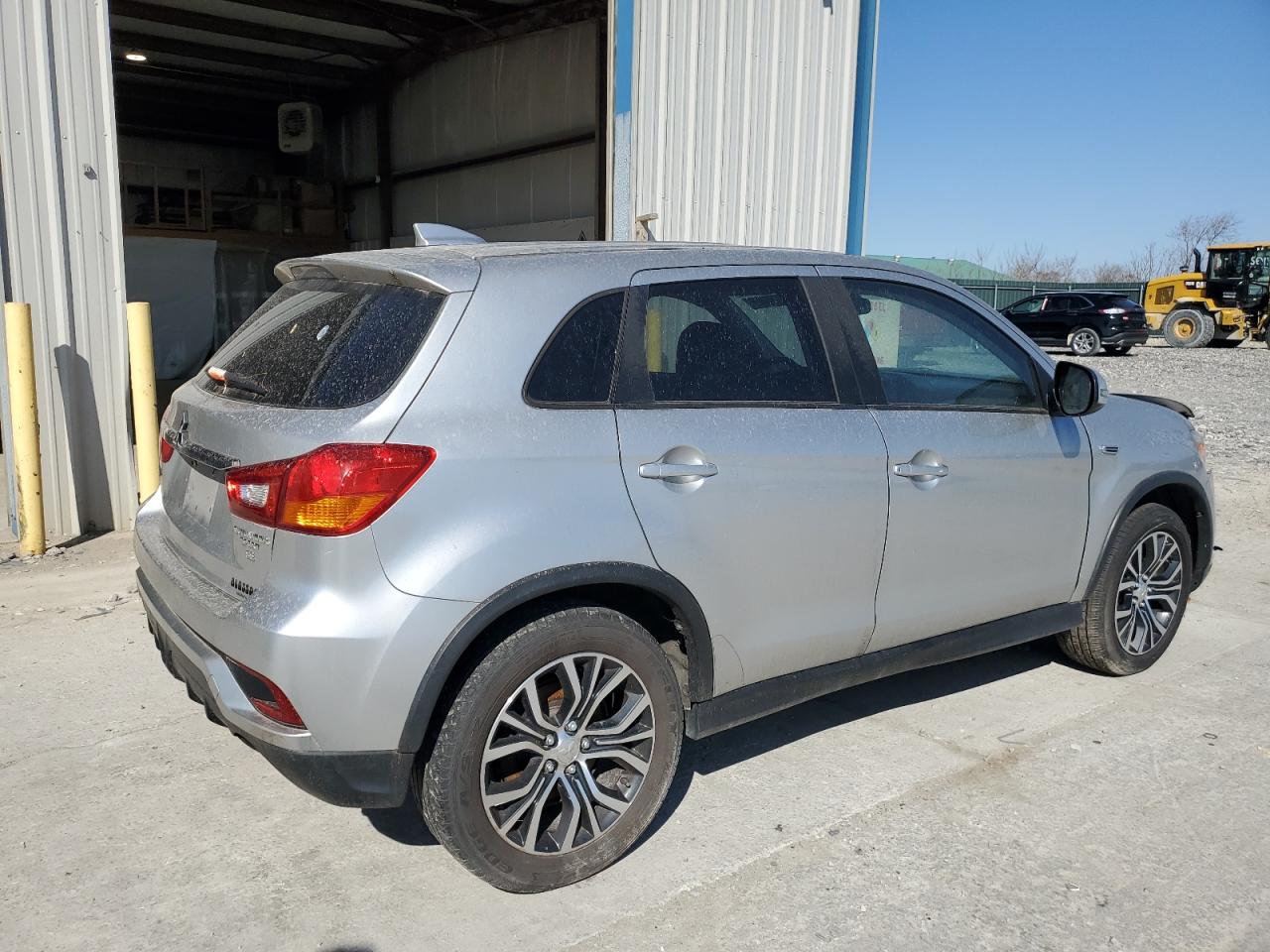 2018 Mitsubishi Outlander - Image 3