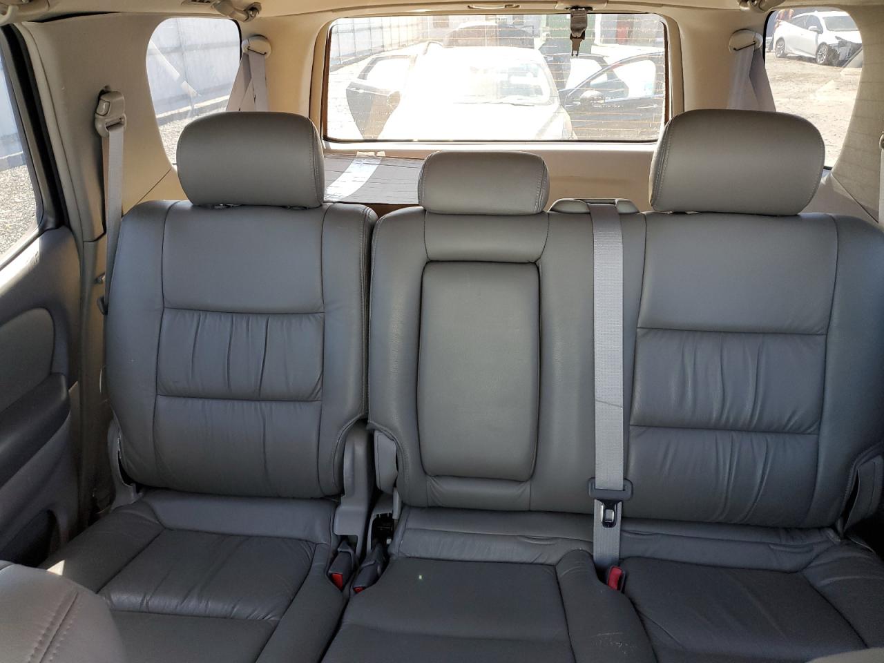 2004 Toyota Sequoia - Image 10