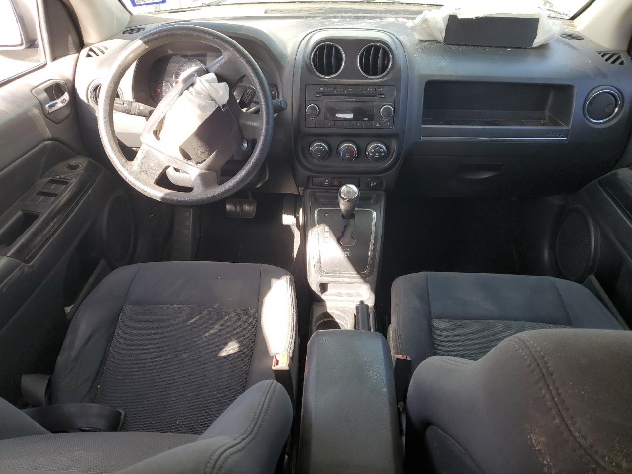 2010 Jeep Compass - Image 8