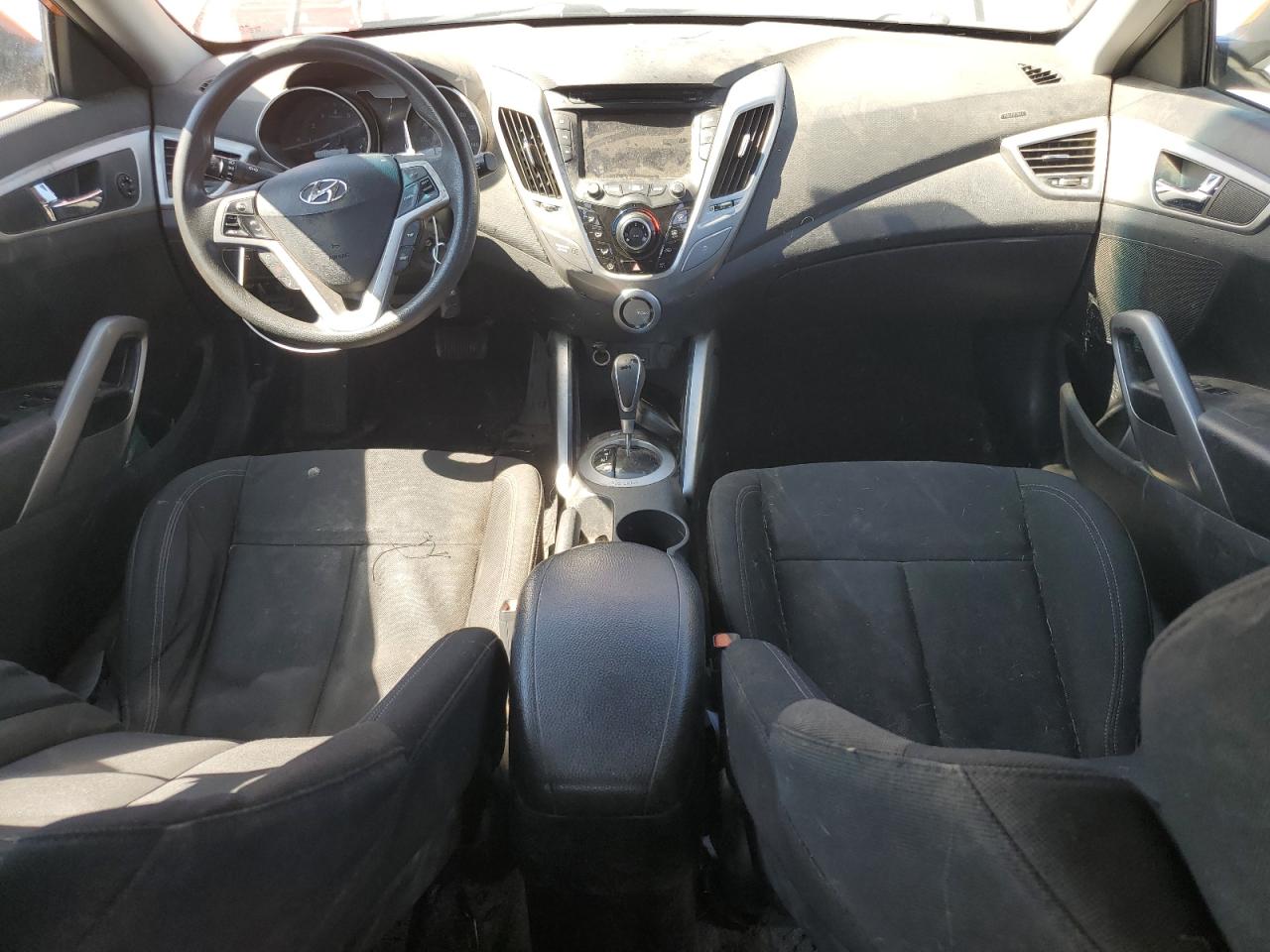 2015 Hyundai Veloster - Image 8