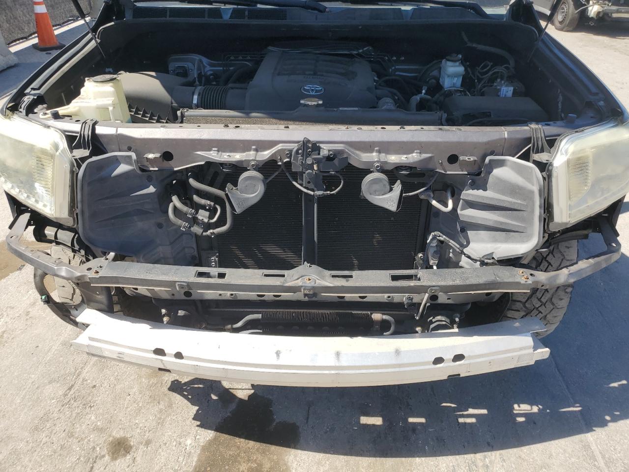 2014 Toyota Tundra - Image 11