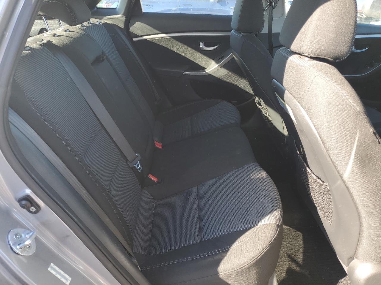 2013 Hyundai Elantra - Image 10
