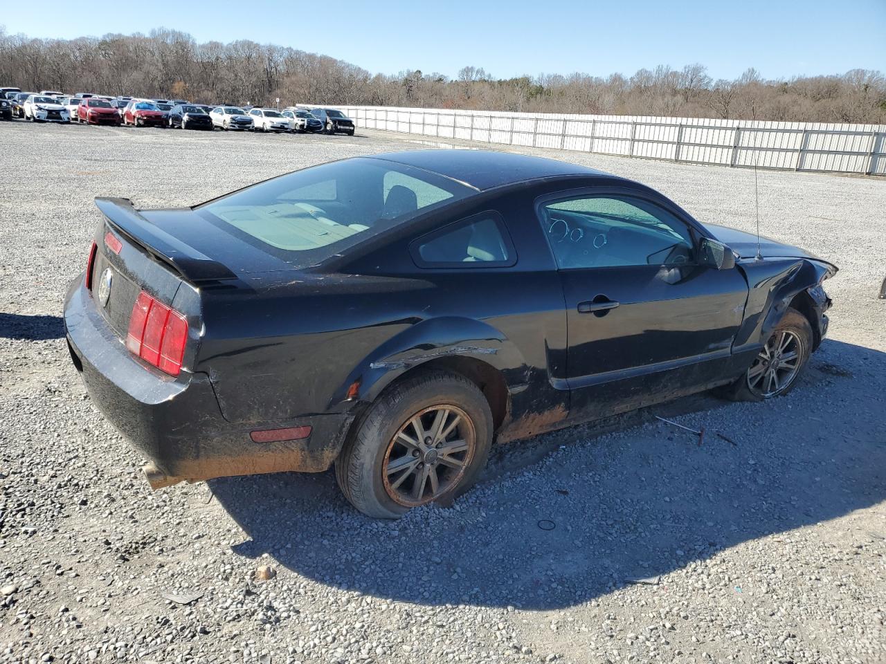 2005 Ford Mustang - Image 3