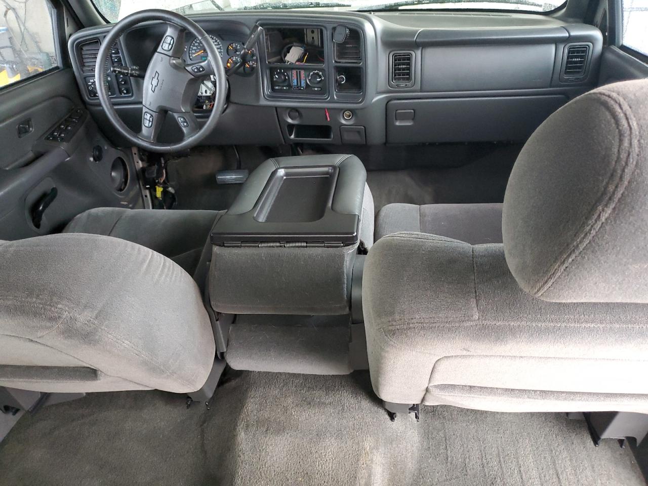 2005 Chevrolet Silverado - Image 8