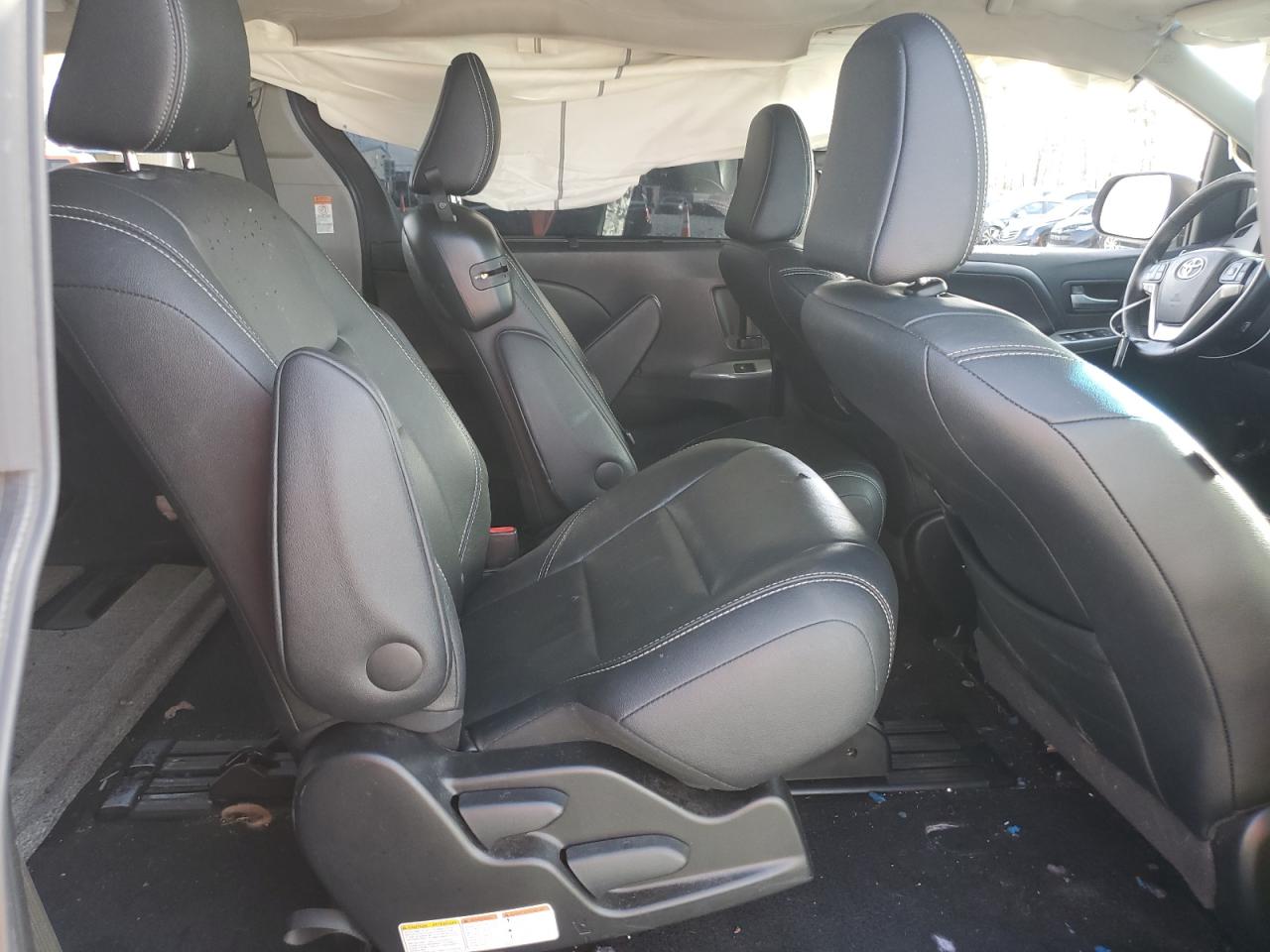 2015 Toyota Sienna - Image 11