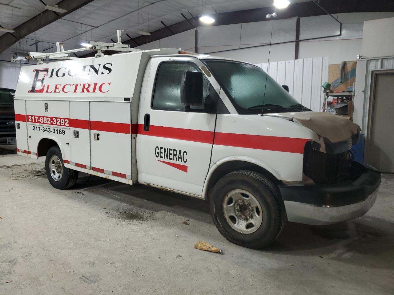2009 Chevrolet Express - Image 4