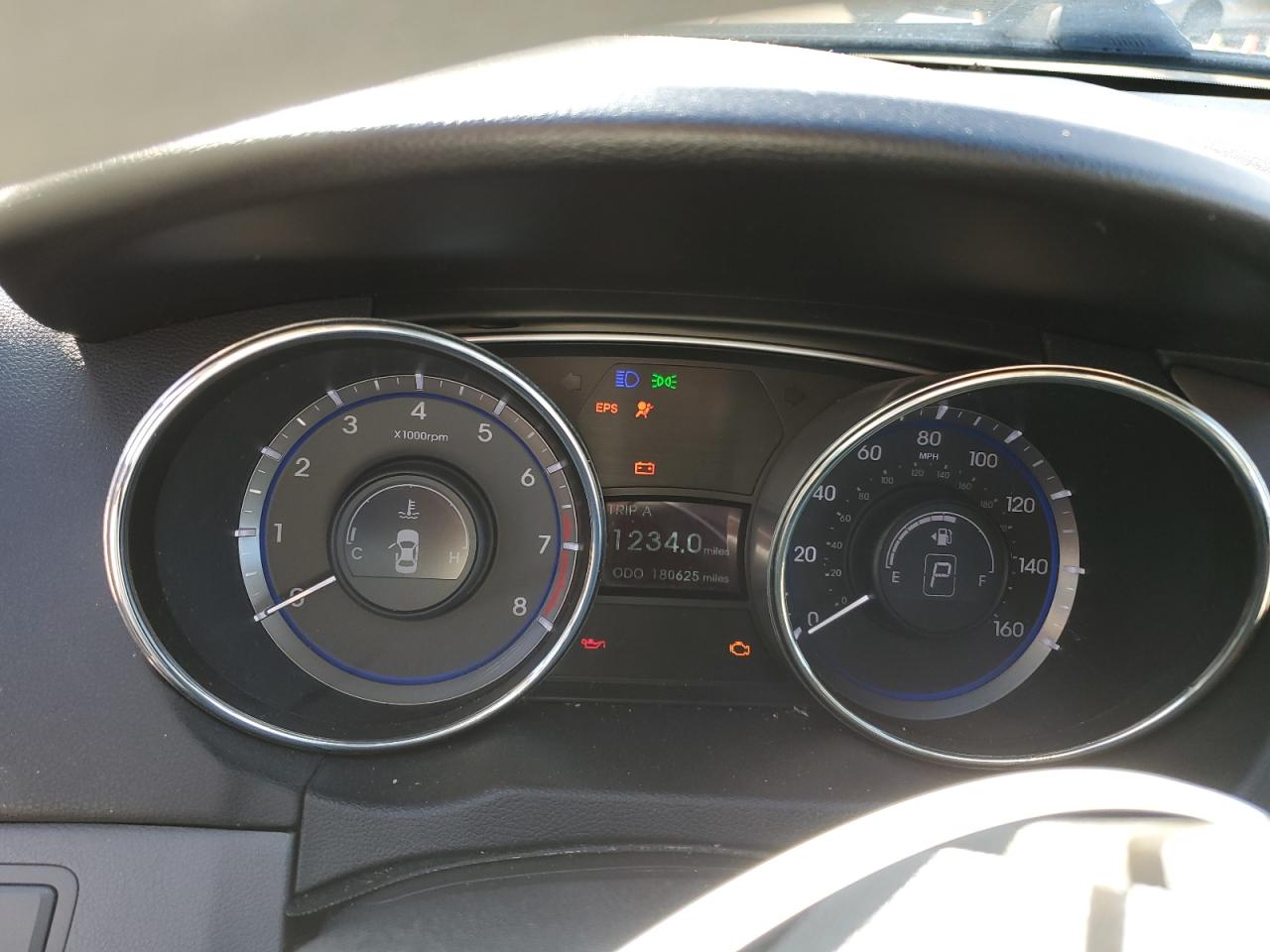2011 Hyundai Sonata - Image 9
