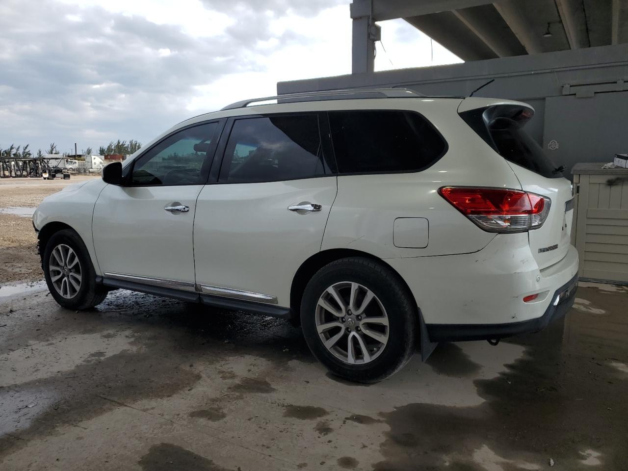 2015 Nissan Pathfinder - Image 2