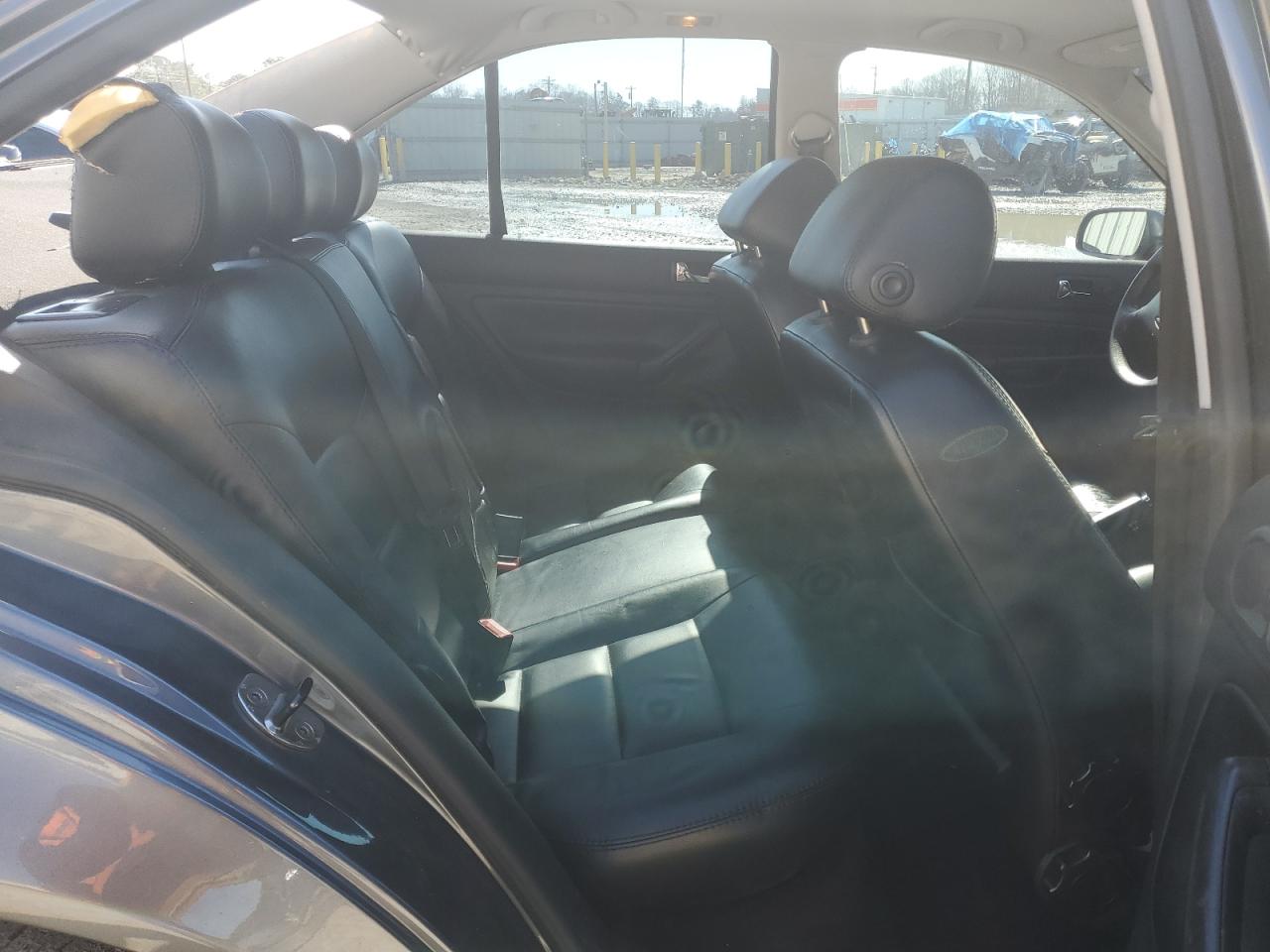 2003 Volkswagen Jetta - Image 10