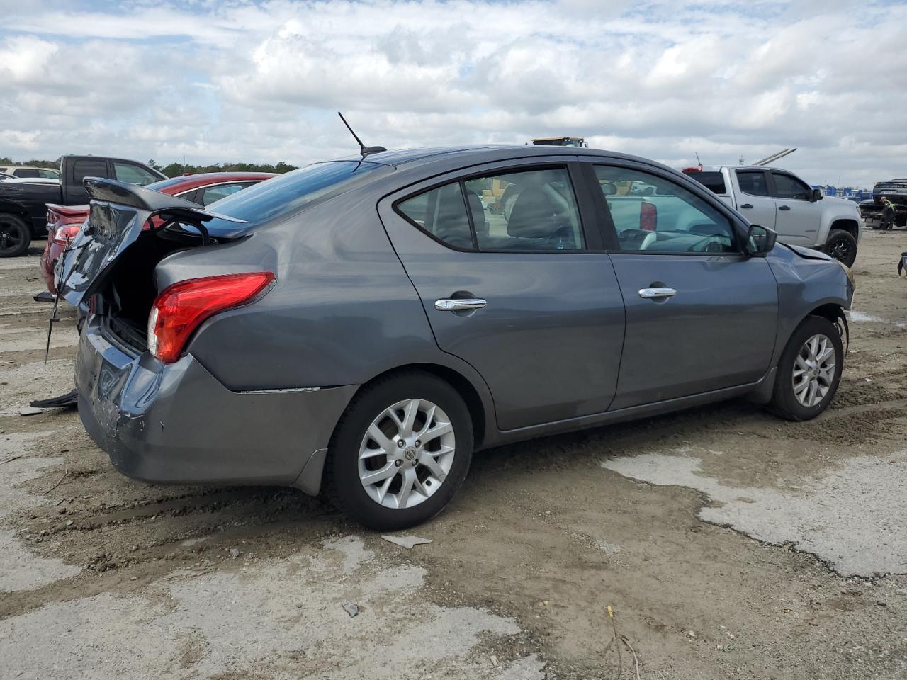 2017 Nissan Versa - Image 3