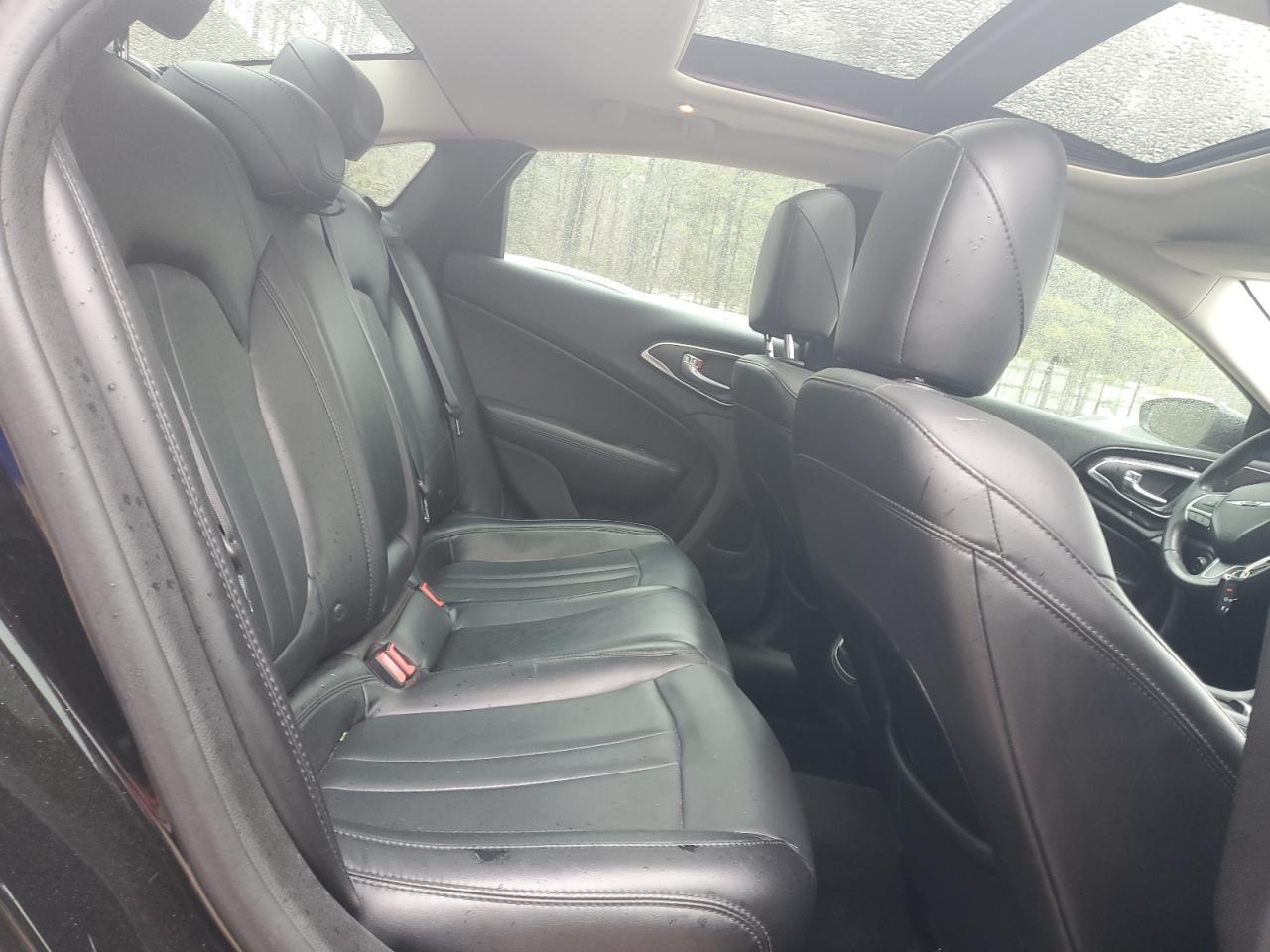 2015 Chrysler 200 - Image 11