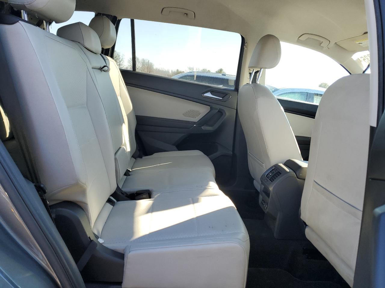 2018 Volkswagen Tiguan - Image 11