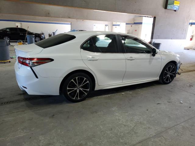  TOYOTA CAMRY 2018 Белы